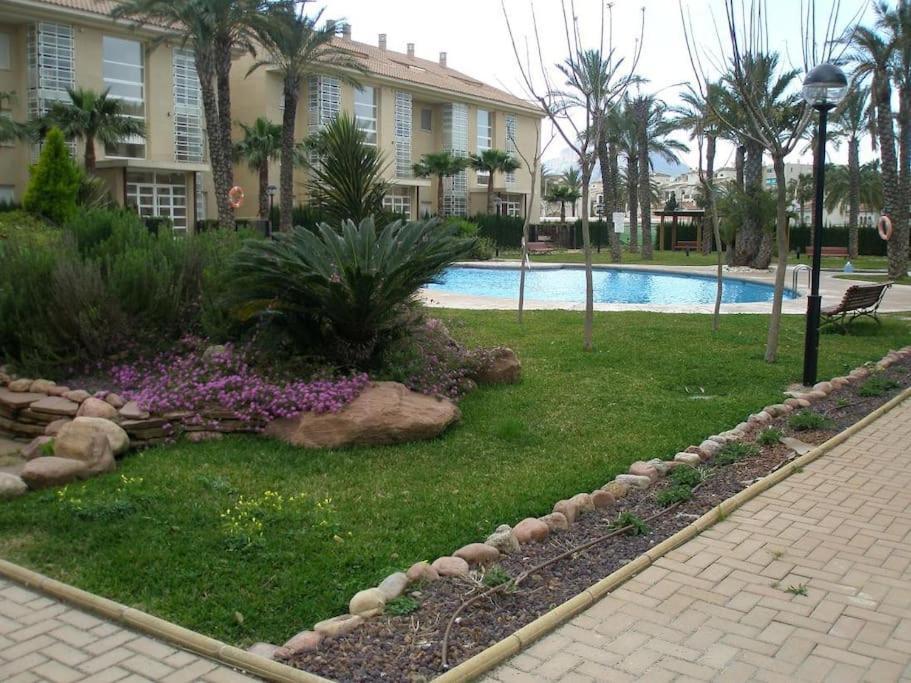 Bajo Con Jardin Privado Apartment Platja de Larenal Exterior photo